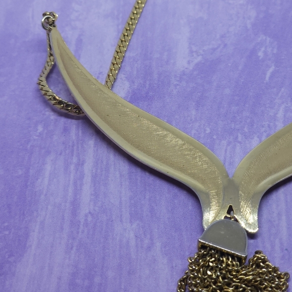 Vintage Avon Gold Tone Chain Tassel Necklace - Picture 3 of 11